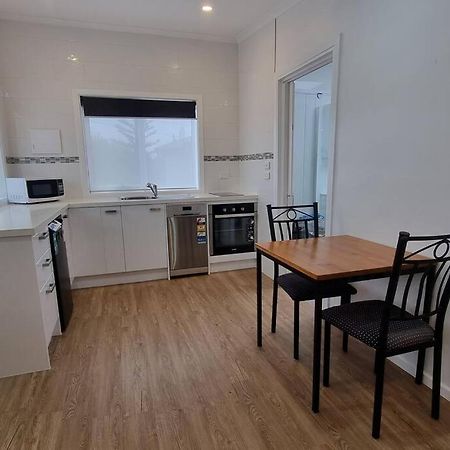 Modern 1 Bedroom Studio Free Parking Close To Cbd Burnie Εξωτερικό φωτογραφία