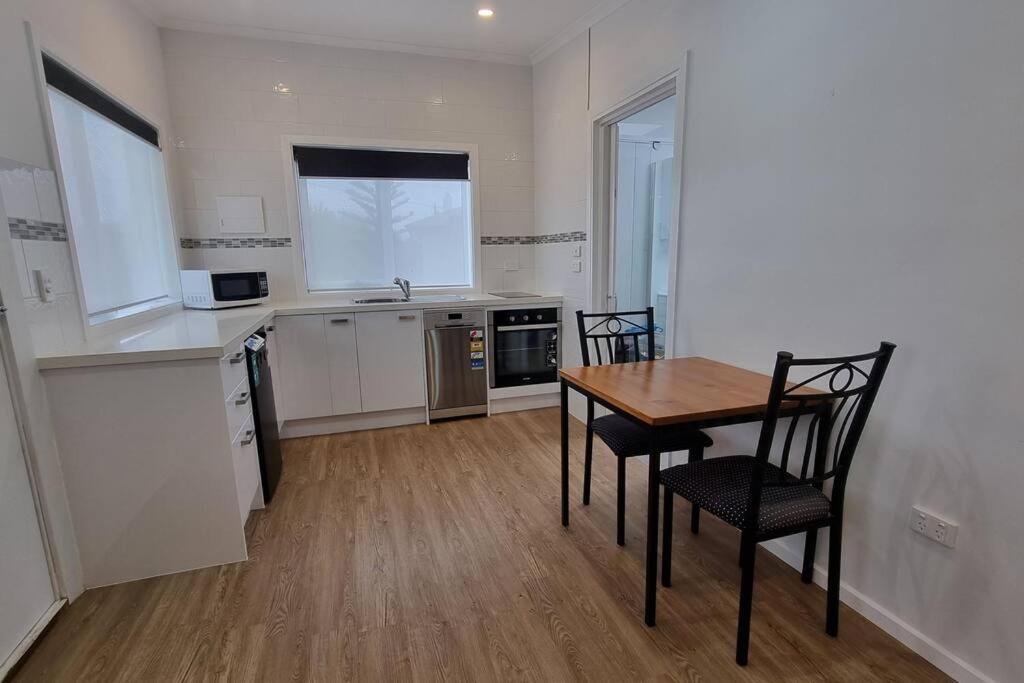 Modern 1 Bedroom Studio Free Parking Close To Cbd Burnie Εξωτερικό φωτογραφία