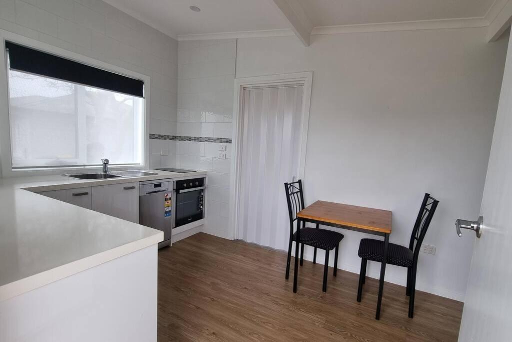 Modern 1 Bedroom Studio Free Parking Close To Cbd Burnie Εξωτερικό φωτογραφία